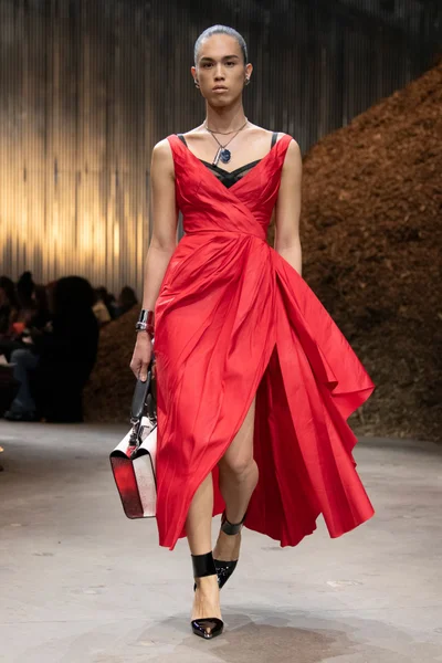 Look 18